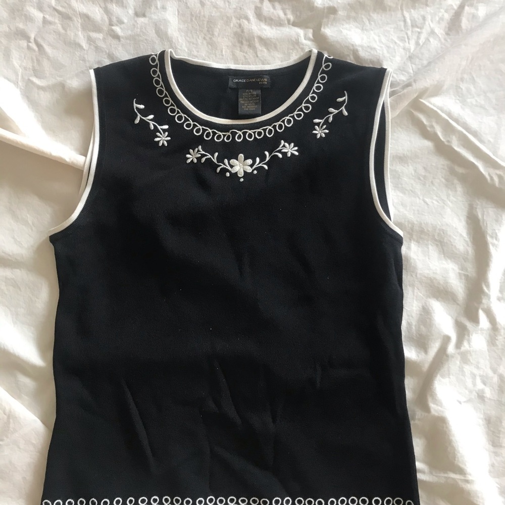 90s knit sleeveless top with daisies